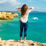 Come prendersi cura dei capelli in viaggio? Consigli pratici per ogni destinazione
