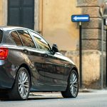 Auto e turismo urbano: come i veicoli influenzano le città d’arte