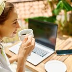 Viaggiatori digitali: quando l’interazione con l’AI è meglio di una telefonata 